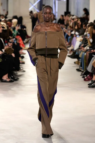 Look 10